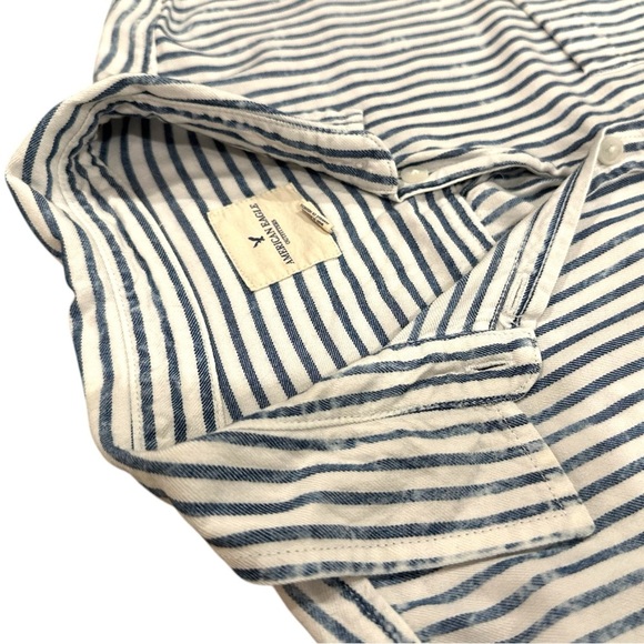 American Eagle Short Sleeve Button-up Shirt with Stripes Size large - Picture 4 of 9
